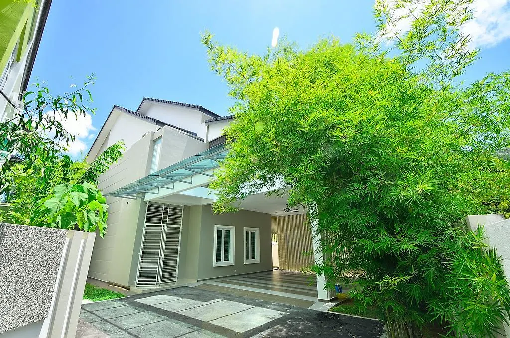 Iris Luxury Service Villa Georgetown 0*, George Town Malezya